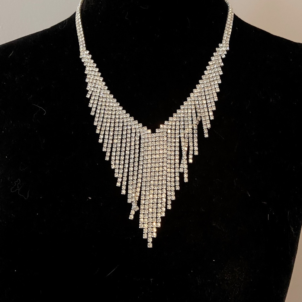3/30$ Faux diamond statement necklace
